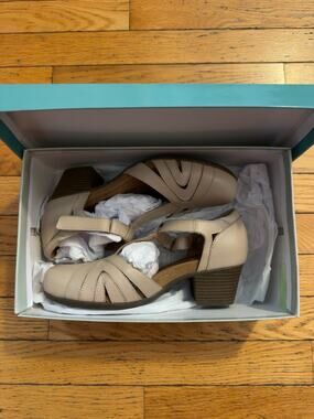 Array Kirkley Women’s 7.5M Sand Leather Comfort T-Strap Low Heel Shoes NEW